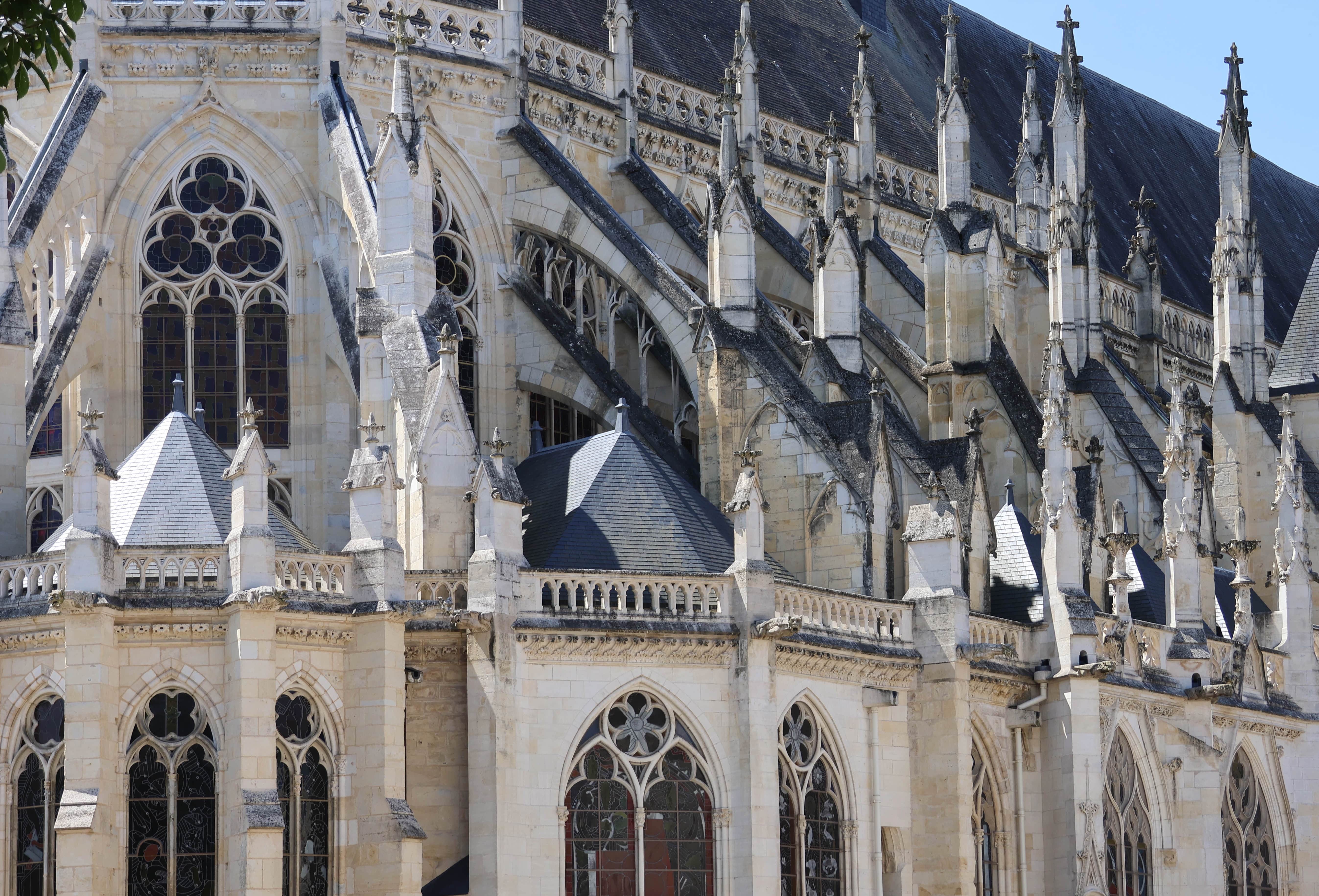 Vitrail : Cath&eacute;drale de Nevers et Jean-Michel Alberola