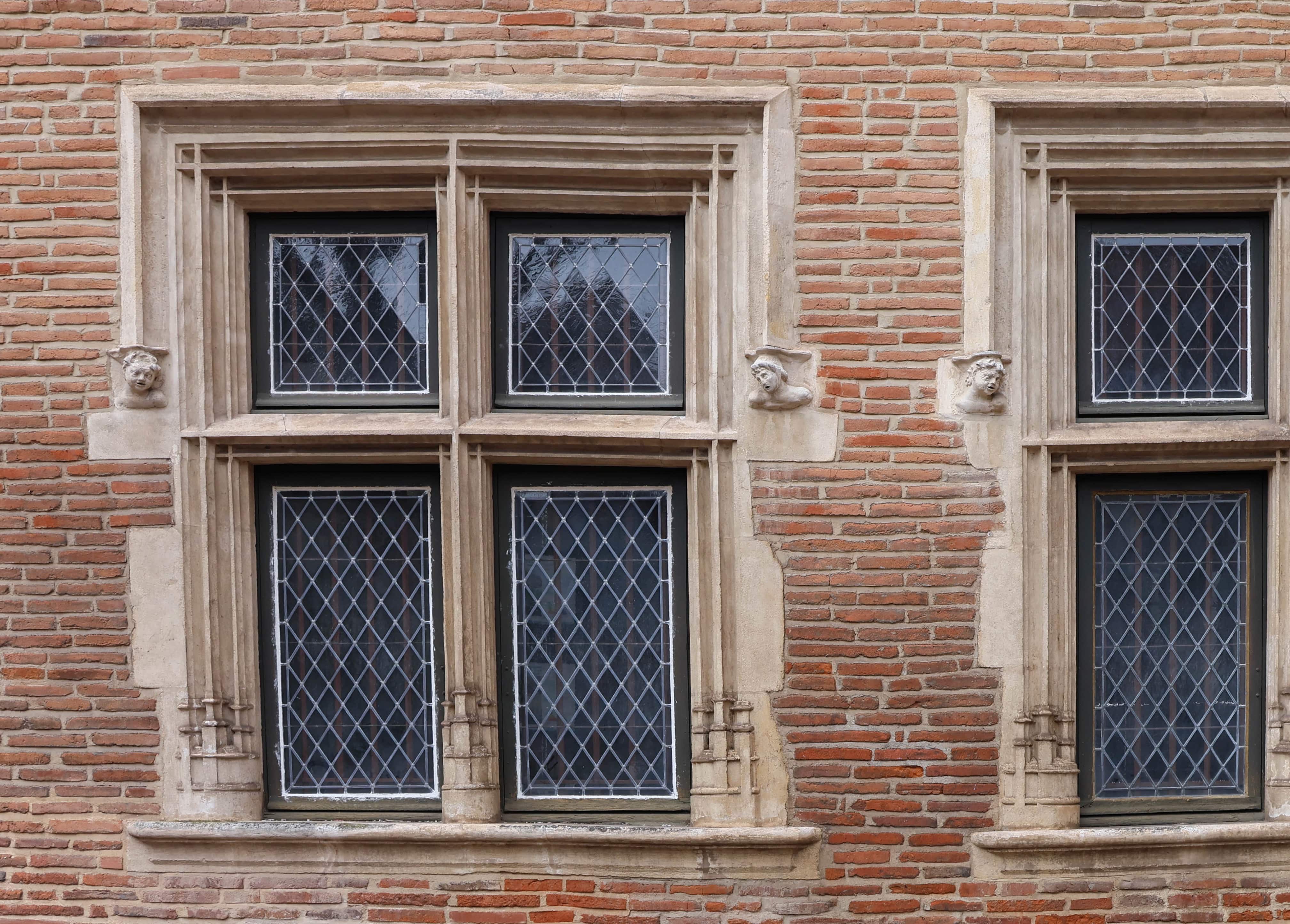 Toulouse, une autre histoire par les fa&ccedil;ades
