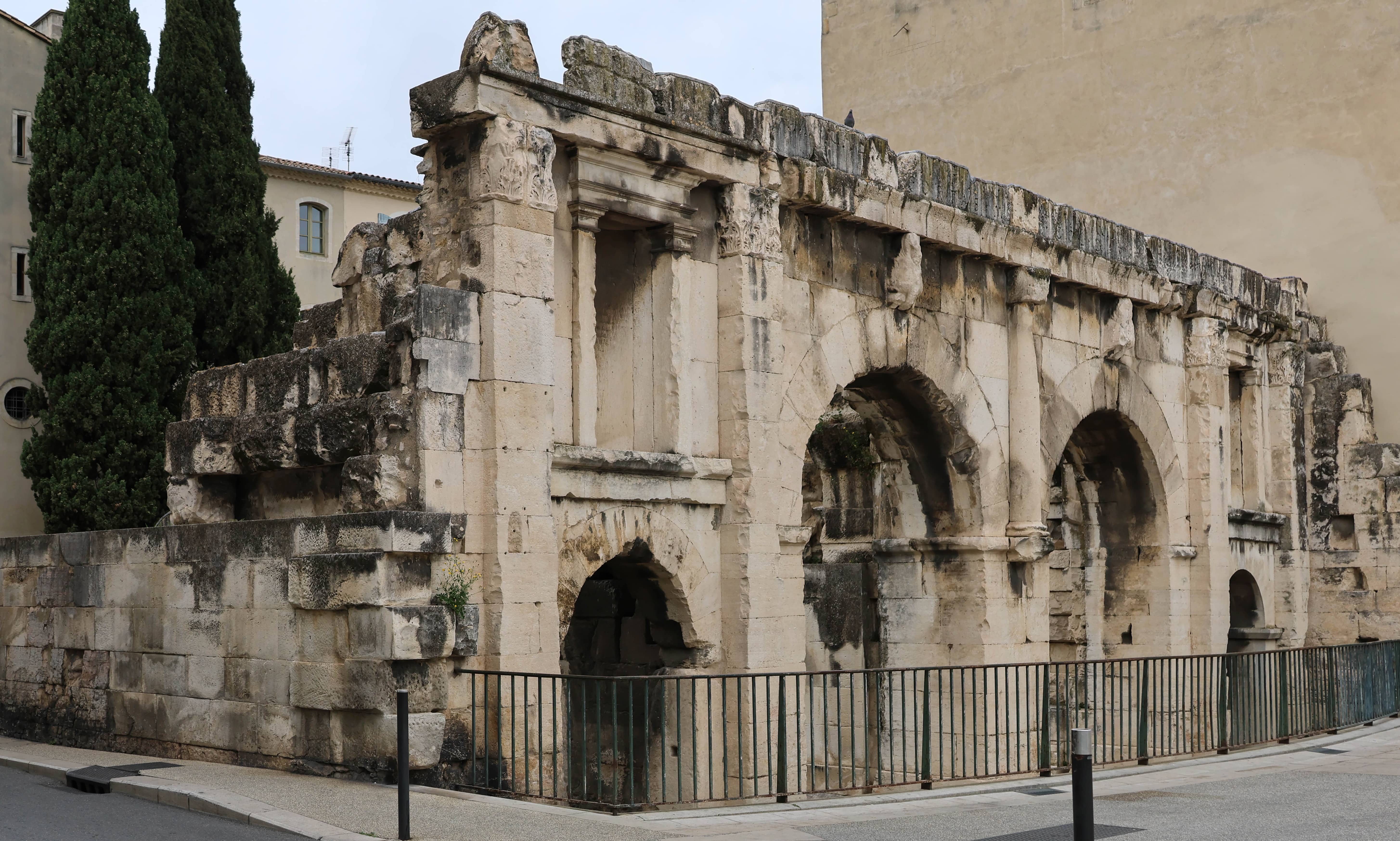 La Porte d’Auguste de Nîmes : un monument romain délaissé